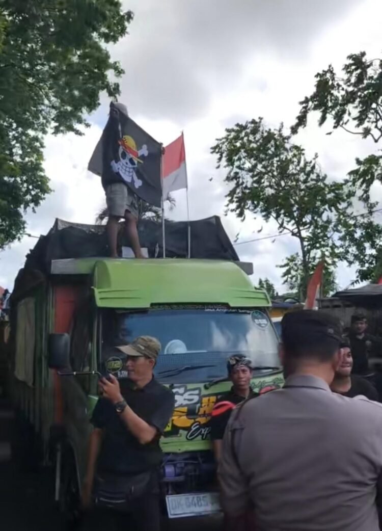 Ratusan Truk Sampah “Kepung” Kantor Gubernur Bali: Protes Penutupan TPA Suwung Memanas!